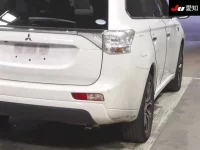 Mitsubishi OUTLANDER PHEV лот № 71126 оценка 3.5  с аукциона в Японии 7