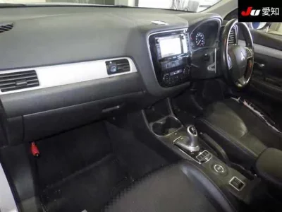 Mitsubishi OUTLANDER PHEV  с аукциона в Японии