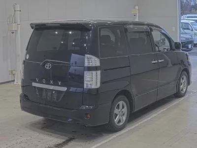 Toyota VOXY  с аукциона в Японии