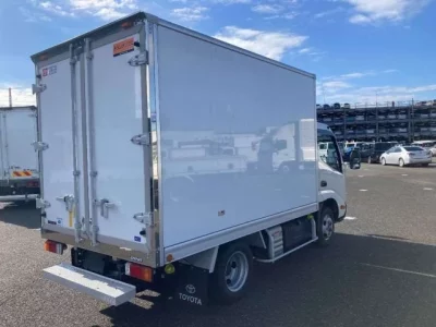 Toyota DYNA  с аукциона в Японии