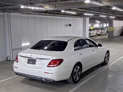 Mercedes-Benz E CLASS  с аукциона в Японии