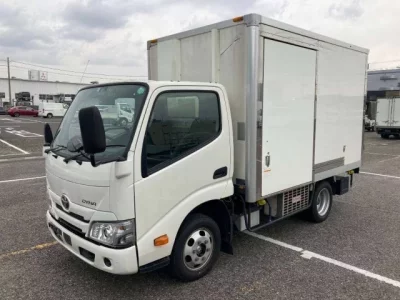 Toyota DYNA  с аукциона в Японии