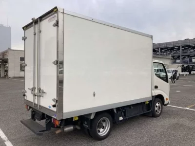 Toyota DYNA  с аукциона в Японии