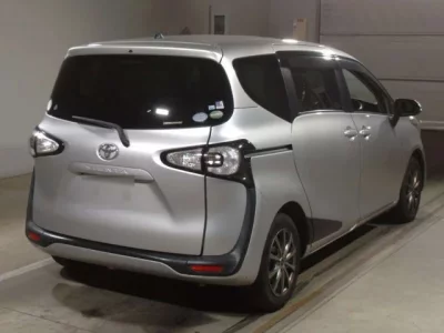 Toyota SIENTA  с аукциона в Японии