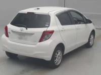 Toyota VITZ лот № 77013 оценка R  с аукциона в Японии 1