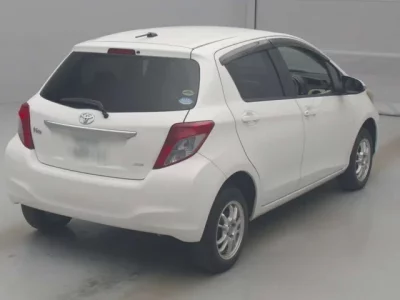 Toyota VITZ  с аукциона в Японии