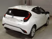 Toyota AQUA лот № 44 оценка RA  с аукциона в Японии 1