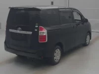 Toyota NOAH лот № 77028 оценка R  с аукциона в Японии 1