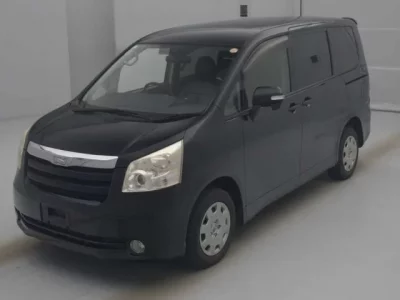 Toyota NOAH  с аукциона в Японии