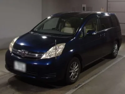 Toyota ISIS  с аукциона в Японии