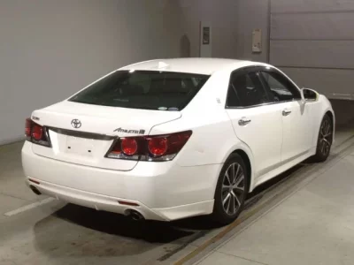 Toyota CROWN  с аукциона в Японии