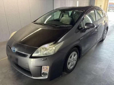 Toyota PRIUS  с аукциона в Японии