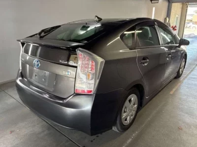 Toyota PRIUS  с аукциона в Японии