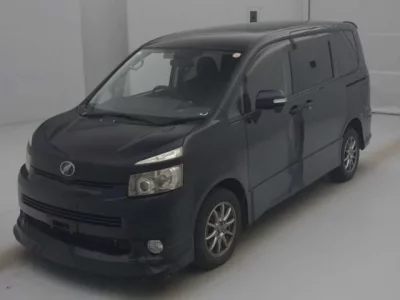 Toyota VOXY  с аукциона в Японии
