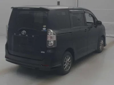 Toyota VOXY  с аукциона в Японии