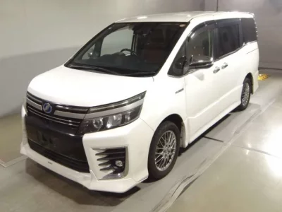 Toyota VOXY  с аукциона в Японии