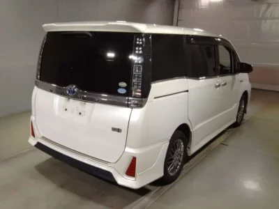 Toyota VOXY  с аукциона в Японии