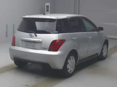 Toyota IST  с аукциона в Японии