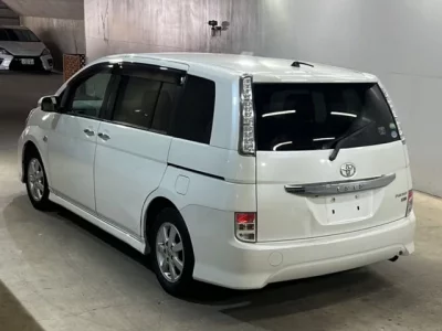 Toyota ISIS