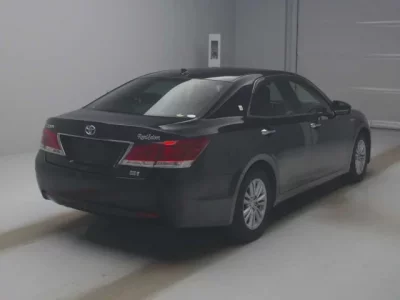 Toyota CROWN  с аукциона в Японии