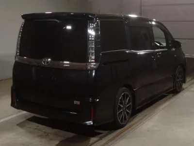 Toyota VOXY  с аукциона в Японии