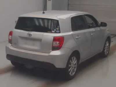 Toyota IST  с аукциона в Японии