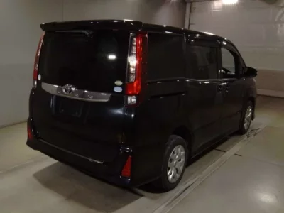 Toyota NOAH  с аукциона в Японии