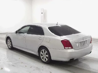 Toyota CROWN  с аукциона в Японии