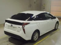 Toyota PRIUS лот № 6073 оценка R  с аукциона в Японии 1
