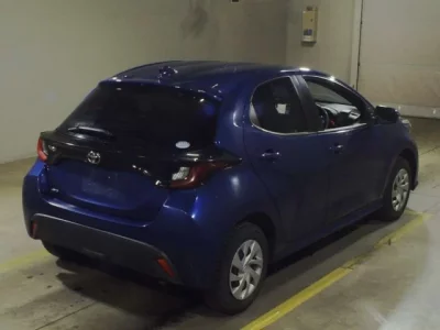 Toyota YARIS  с аукциона в Японии