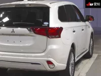 Mitsubishi OUTLANDER PHEV лот № 71189 оценка 4  с аукциона в Японии 7