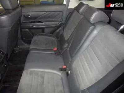 Mitsubishi OUTLANDER PHEV  с аукциона в Японии
