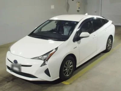 Toyota PRIUS  с аукциона в Японии