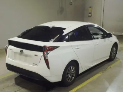 Toyota PRIUS  с аукциона в Японии