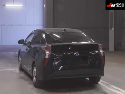 Toyota PRIUS  с аукциона в Японии