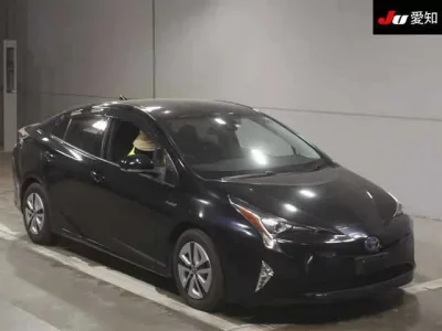 Toyota PRIUS  с аукциона в Японии
