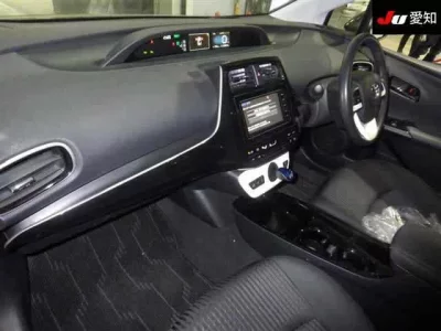 Toyota PRIUS  с аукциона в Японии