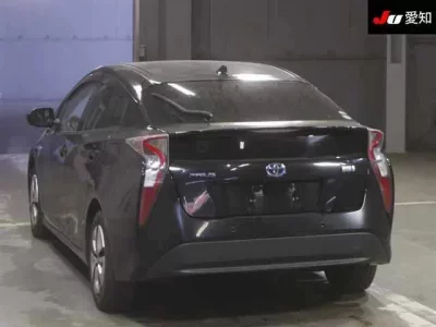 Toyota PRIUS  с аукциона в Японии