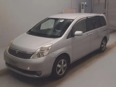 Toyota ISIS  с аукциона в Японии