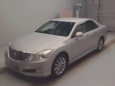 Toyota CROWN  с аукциона в Японии
