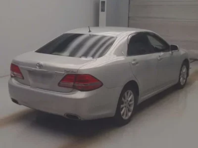 Toyota CROWN  с аукциона в Японии