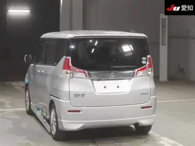 Mitsubishi DELICA D2