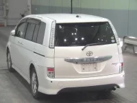 Toyota ISIS лот № 2067 оценка R  с аукциона в Японии 1