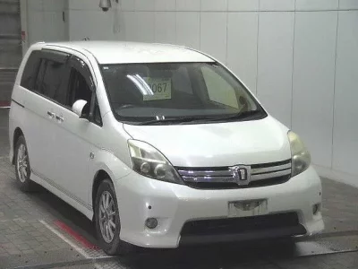 Toyota ISIS  с аукциона в Японии