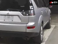 Mitsubishi OUTLANDER лот № 71236 оценка 3.5  с аукциона в Японии 7