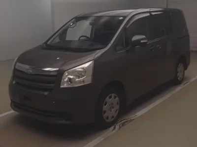 Toyota NOAH  с аукциона в Японии