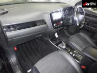 Mitsubishi OUTLANDER PHEV лот № 71248 оценка 4  с аукциона в Японии 2