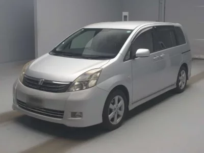 Toyota ISIS  с аукциона в Японии