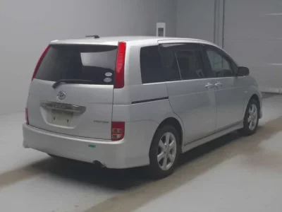 Toyota ISIS  с аукциона в Японии