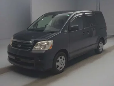 Toyota NOAH  с аукциона в Японии